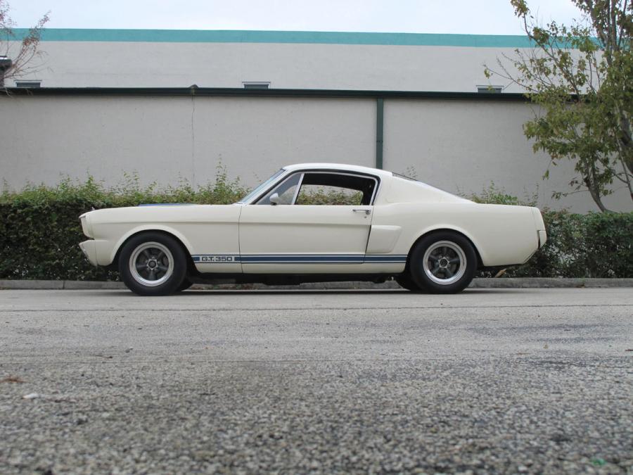  Ford Mustang Shelby GT350R 1966 года  (фото 3 из 7)